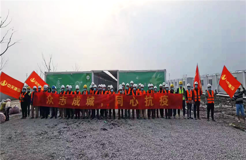 4月5日－18日，尊龙凯时人生就搏三建奉贤龙湖天街、朝阳广场等5个项目先后集结203名施工人员参与了4个方舱医院的建设、改造工程。